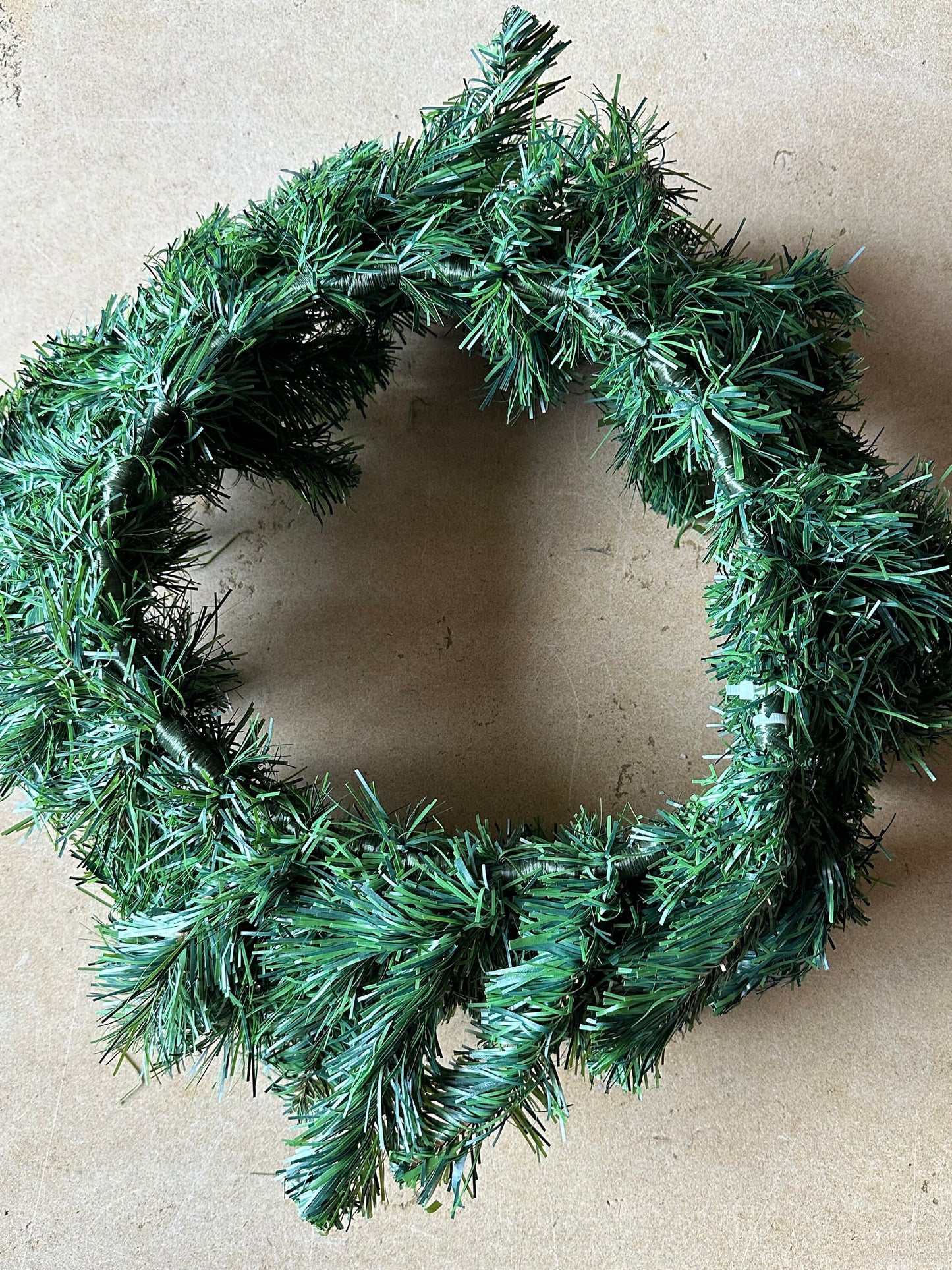 50cm/100 Tips Artificial Green Pine Christmas Wreath House Restaurant Bar Decoration